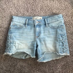 Denim Shorts W Crosses on the sides
